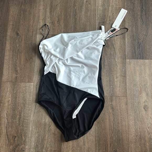 Two Tone Goddess Magicsuit Swimsuit. Women’s size 14. - Picture 1 of 7